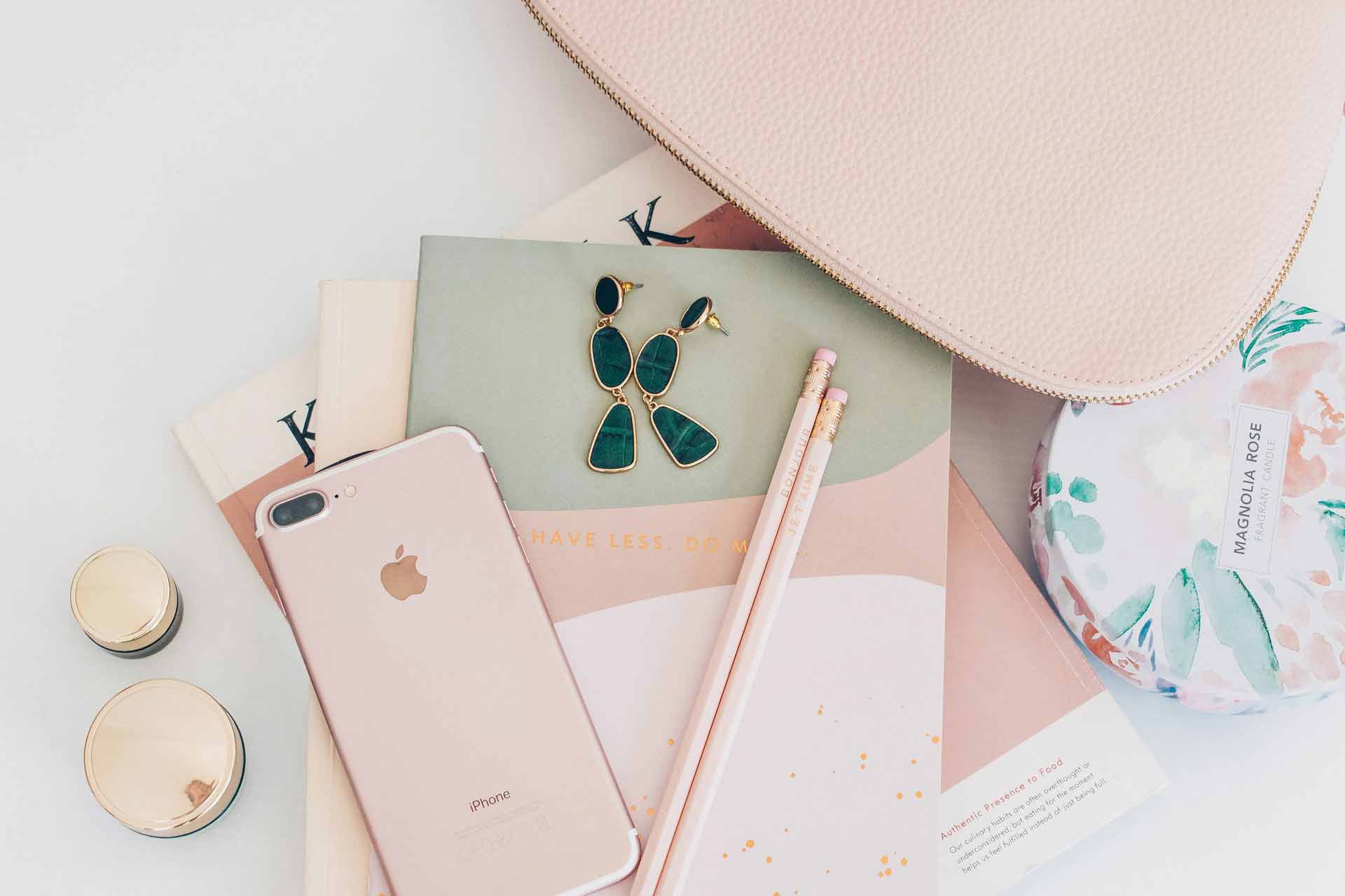 rose-gold-iphone-7-plus-beside-pencils-on-book-2897035